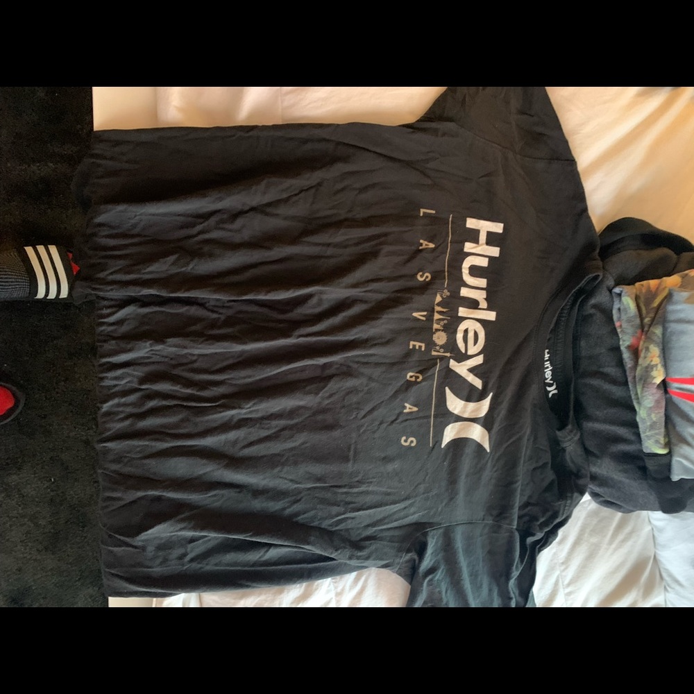 Men’s Hurley tee
